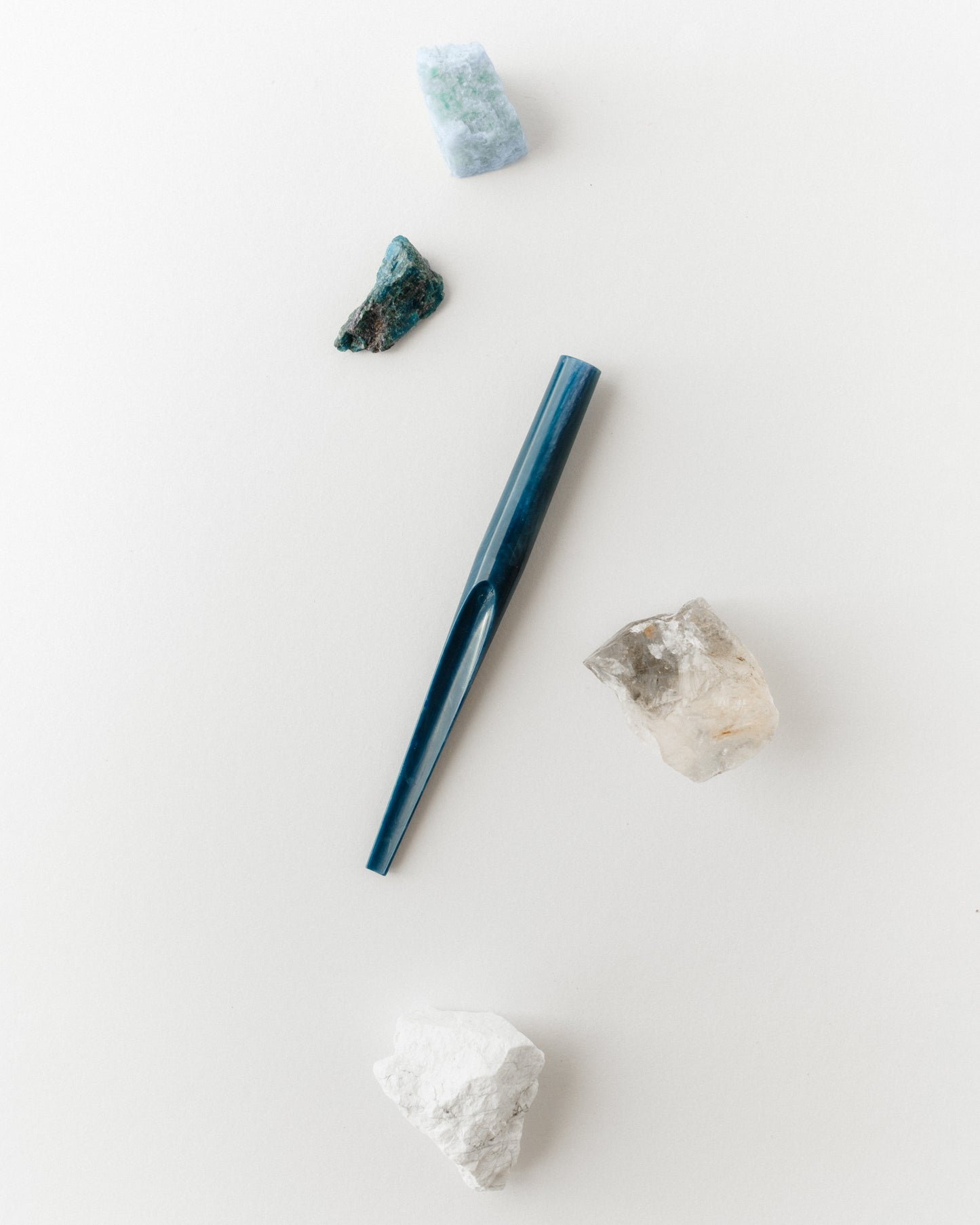 Pointer Wine Glass - Blue Jade