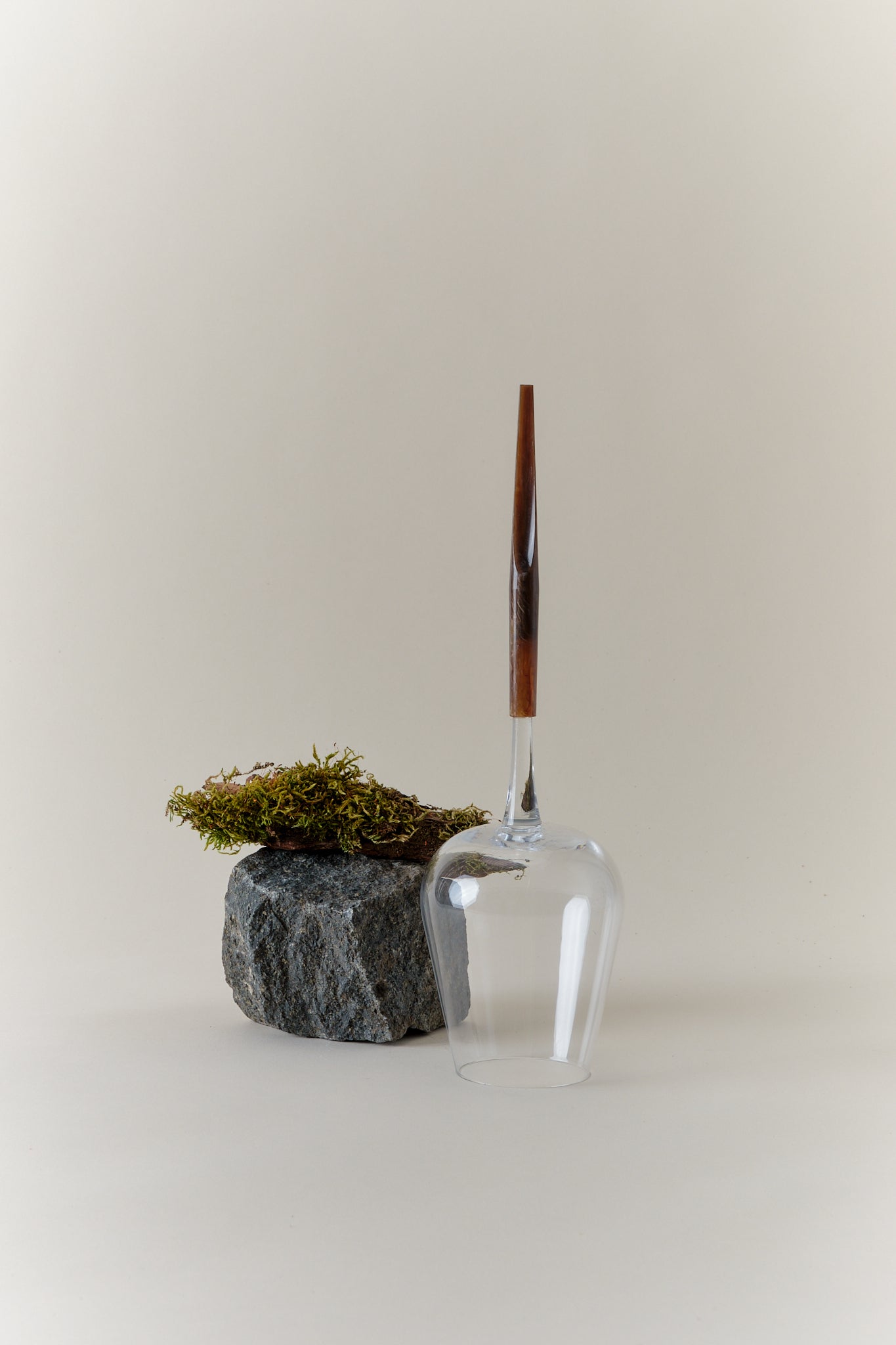 Pointer Wine Glass - Green Onyx