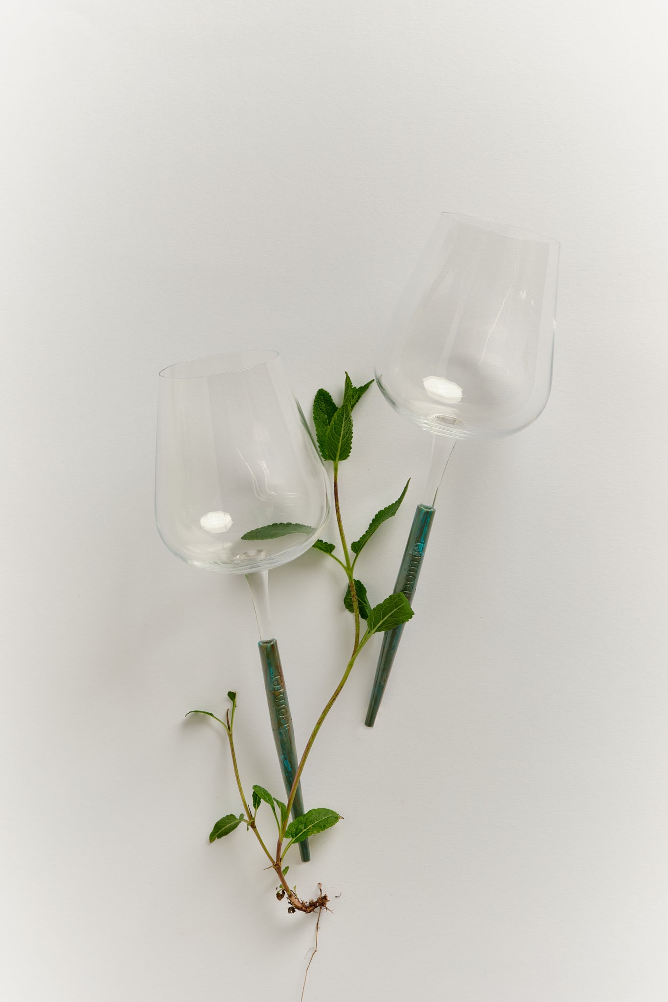 Pointer Wine Glass - Green Onyx